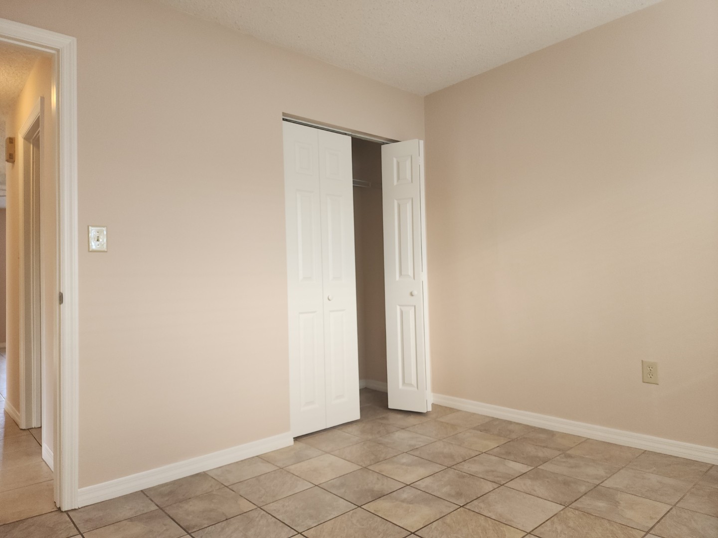 70-second bedroom alt
